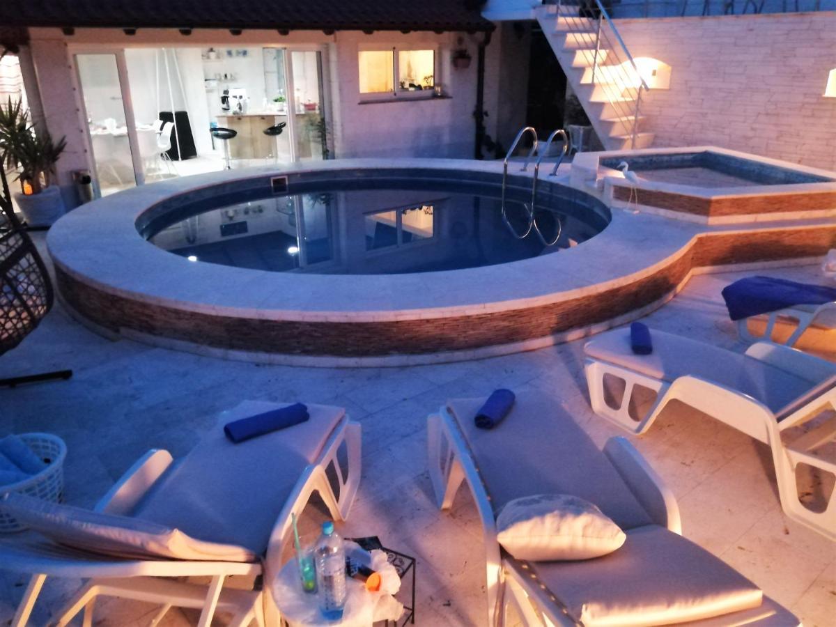 Apartments Rustika Toscana Vodice Bagian luar foto